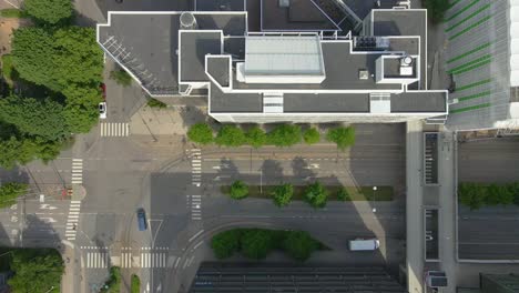 Top-down-view-of-an-intersection-with-traffic-in-Helsinki,-dolly-in