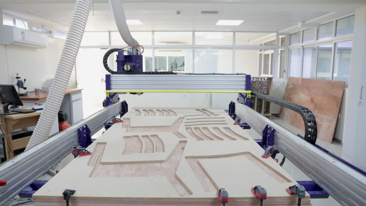 Taglio del legno con macchina CNC, progettazione e programmazione
