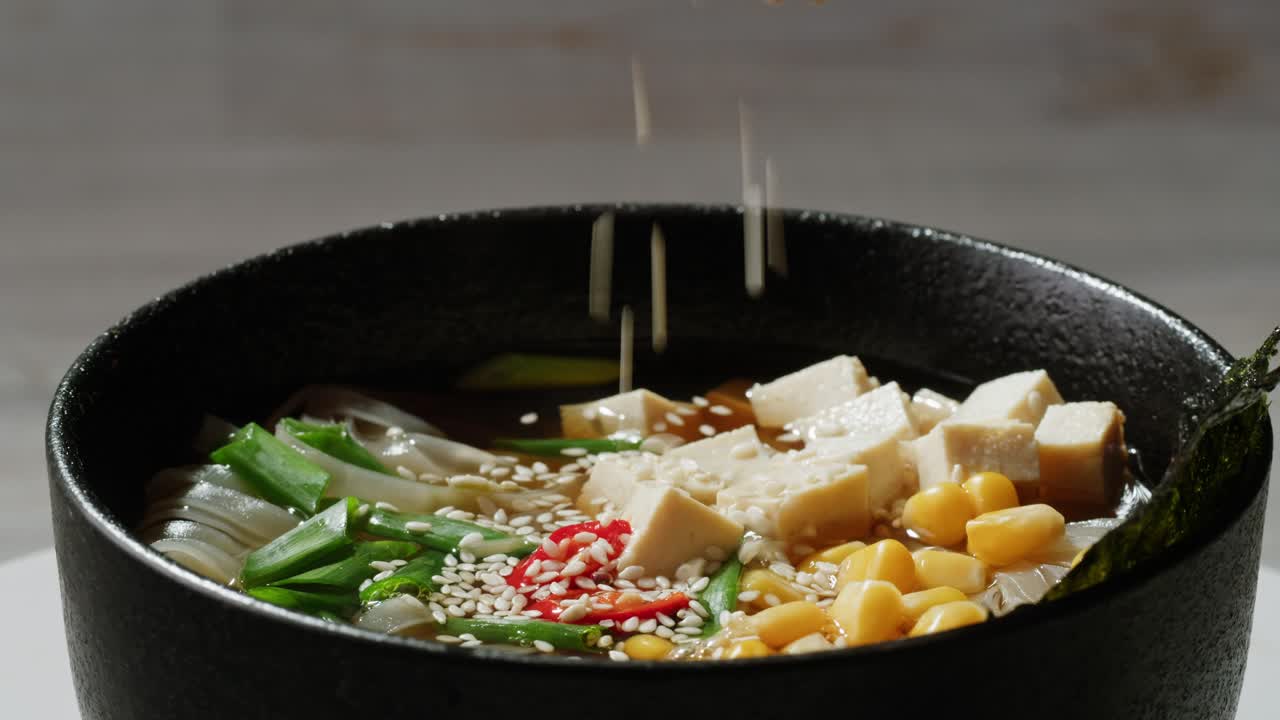 토푸와 옥수수와 함께 채식주의 라멘