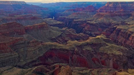 Paisaje-Del-Gran-Cañón-Con-Río-En-Arizona,-Estados-Unidos---Disparo-Aéreo-De-Drones