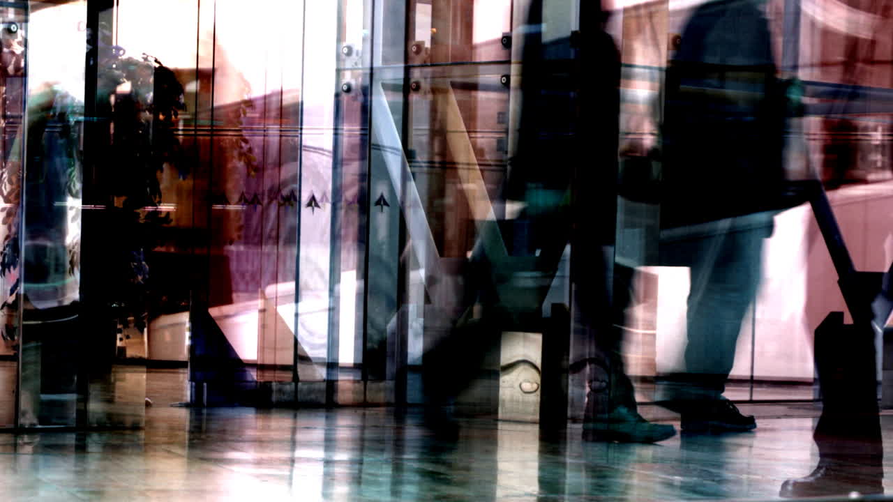 Airport People 05