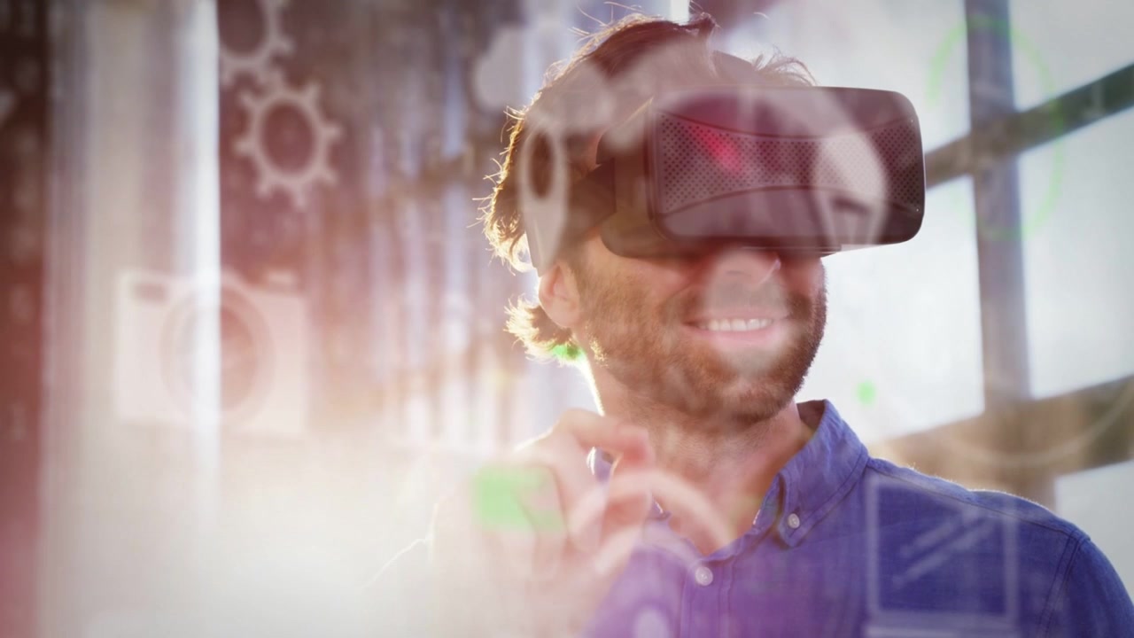 Un uomo con visore VR alza un dito, selezionando icone di ingranaggi, Wi-Fi e mappa su finestre, mostrando una demo tecnologica.