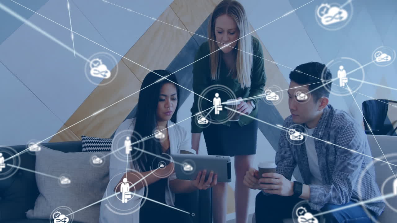 사무실에서 다양한 비즈니스 사람들 위의 사람 아이콘과의 연결 네트워크의 애니메이션