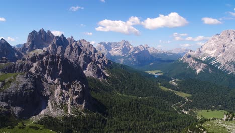 parque natural nacional de tre cime en los alpes dolomitas. la hermosa naturaleza de italia.