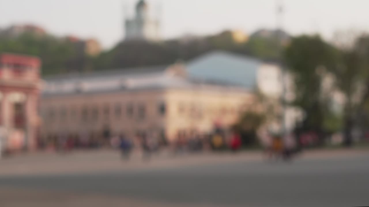 오래된 보행자 거리. 녹색 화면 또는 제목의 배경