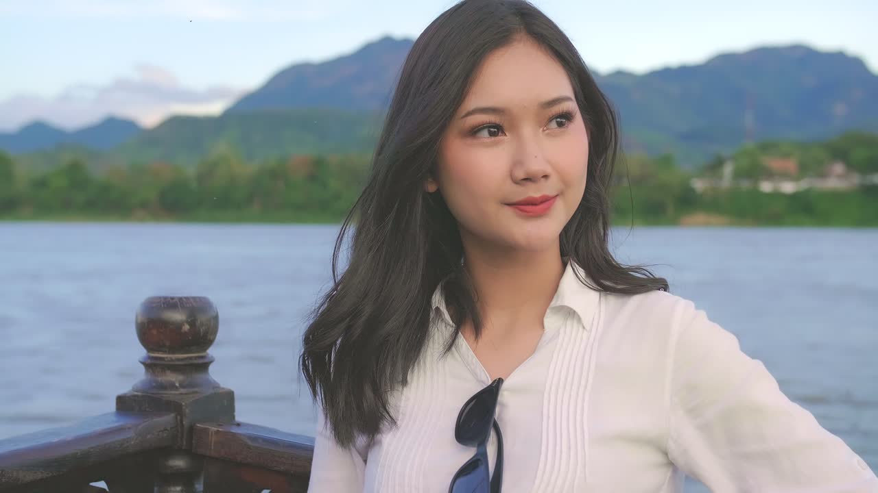 Cute Girl On Boat Enjoy The View, Video In 4K