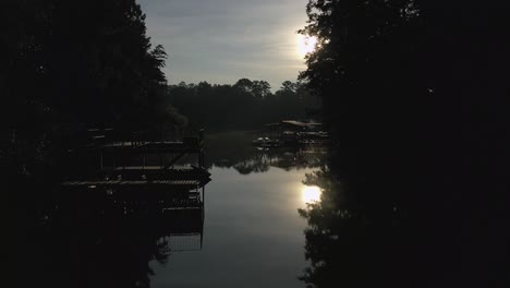 Atraca-En-El-Lago-Lanier-En-Cumming,-Georgia