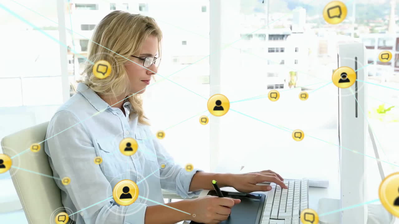 анимация сети связей с людьми иконы над кавказской бизнесменкой в офисе