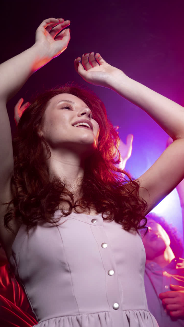 fiesta en un club nocturno