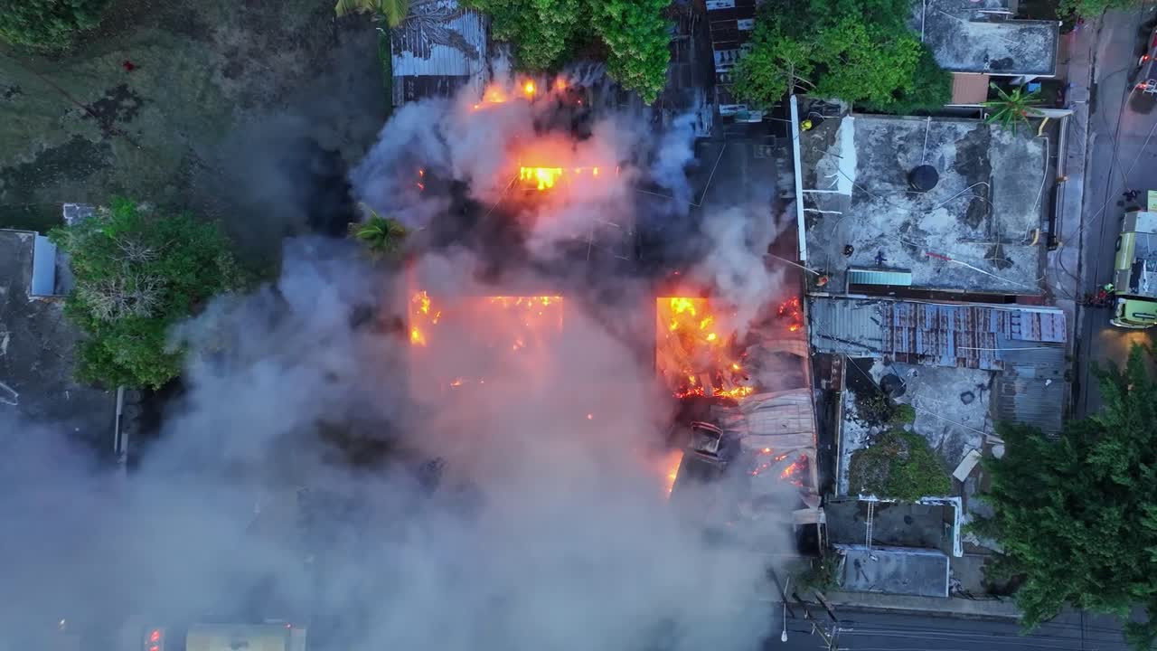 불타는 가구 가게