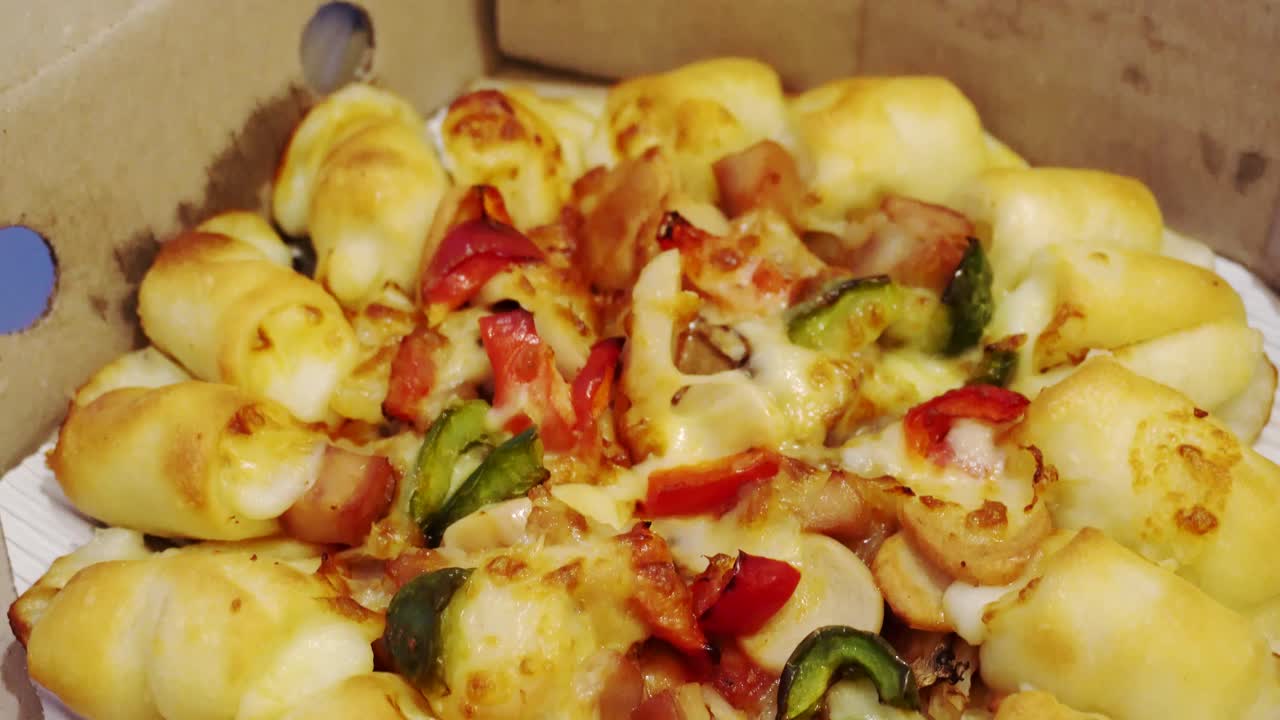 테이블에 피자 정크 푸드