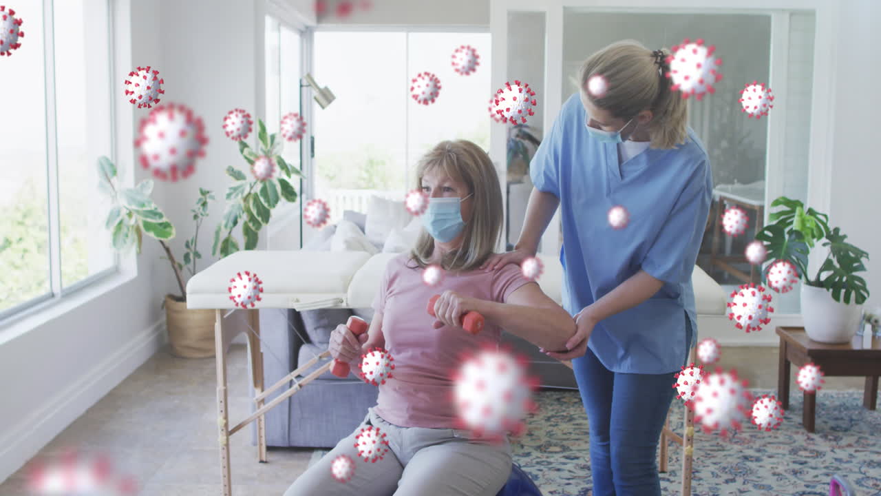 코로나 바이러스 세포의 애니메이션 백인 고령 여성과 마스크를 쓰고 운동하는 간호사