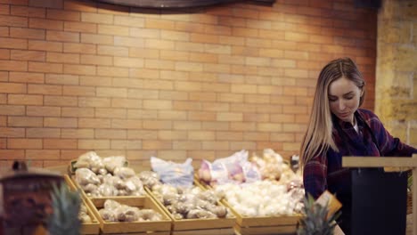 Smiling-Female-Worker-Advising-Pretty-Customer-In-Grocery-Store