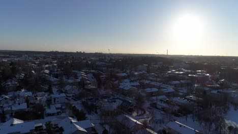 Schöne-Drohnenaufnahmen-Der-Finnischen-Stadtlandschaft-Im-Winter