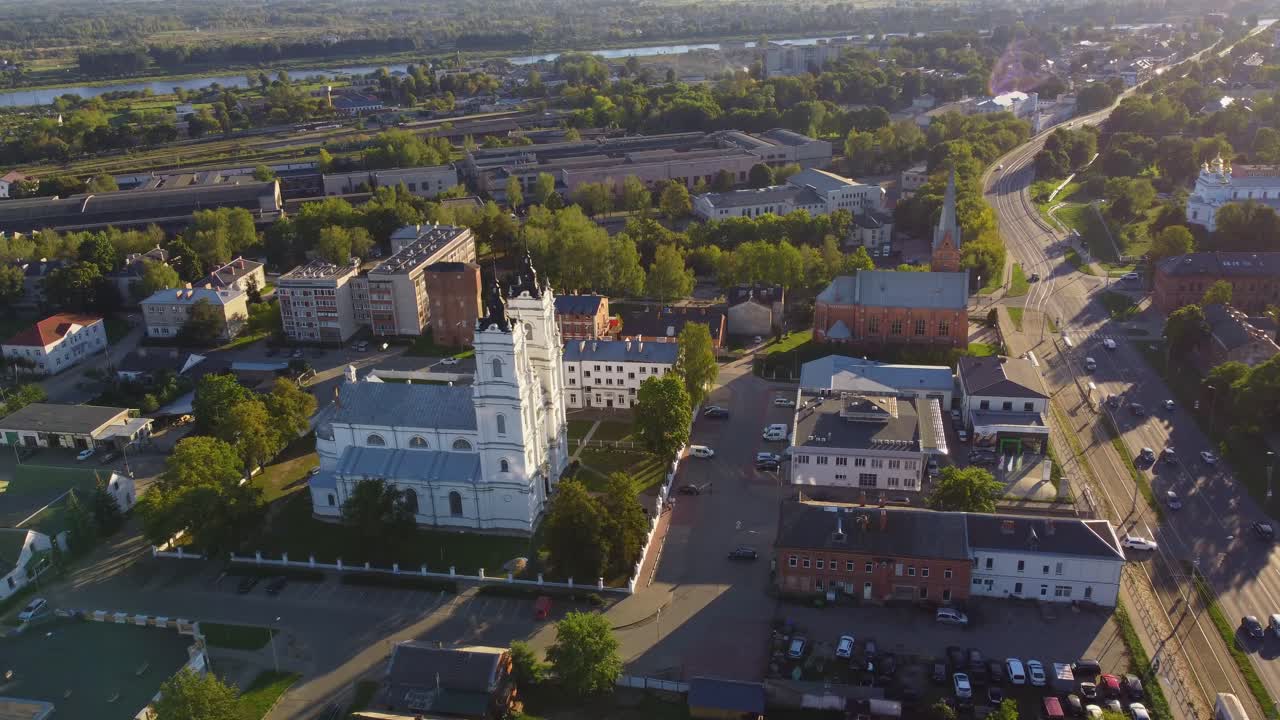Vista aerea di Daugavpils con la Chiesa Cattolica Romana della Beata Vergine Maria