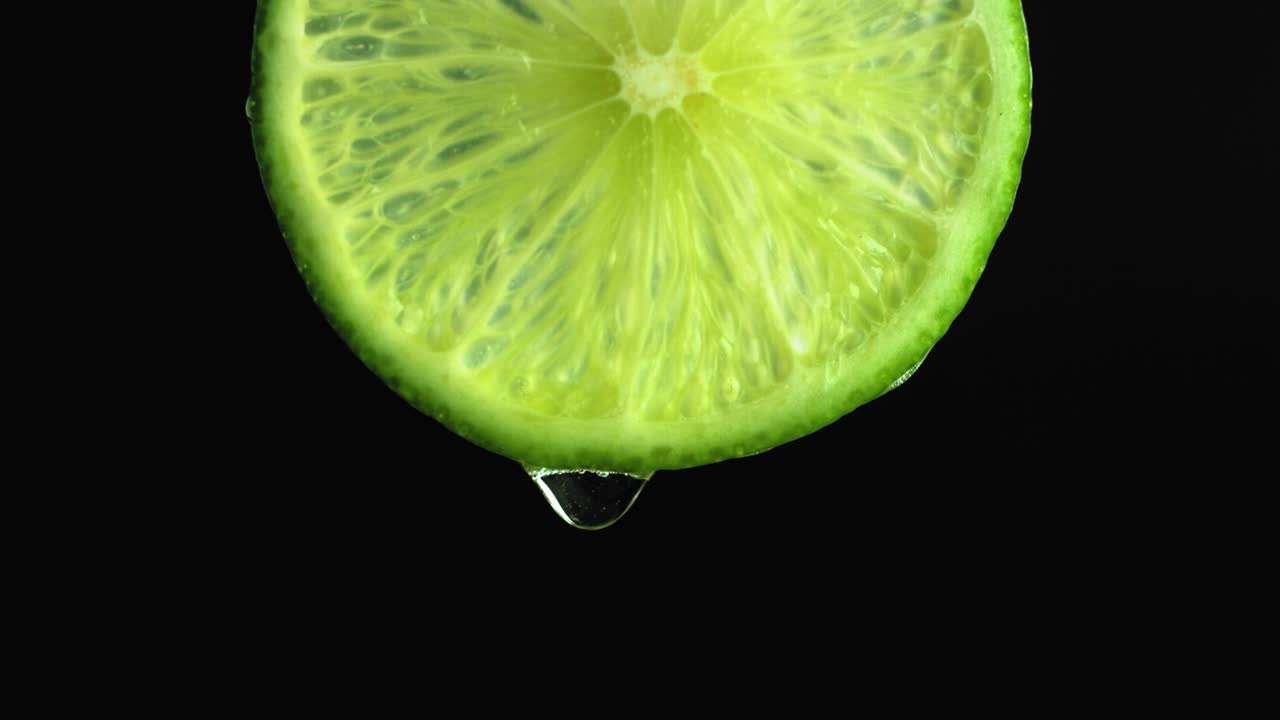 gotas de limón en cámara lenta en 4k.