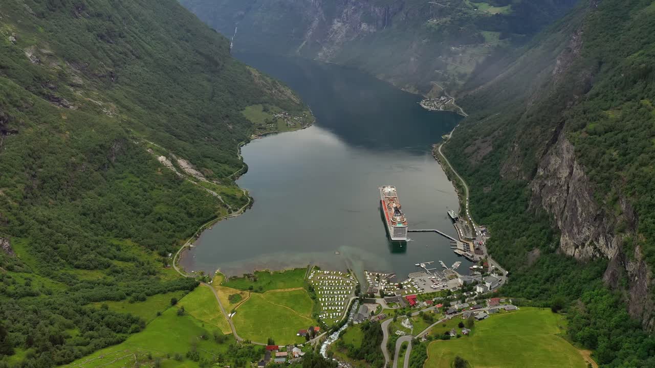 fiorde de geiranger, noruega. belíssima natureza paisagem natural da noruega.