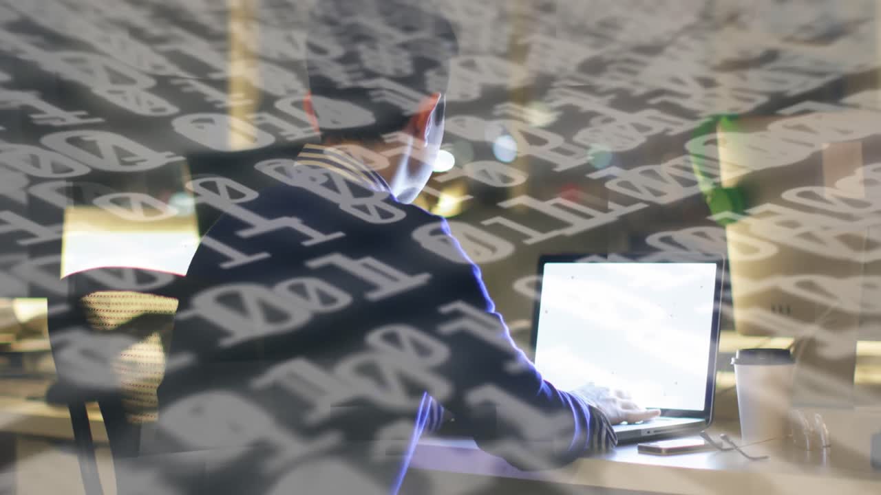 노트북과 스마트폰을 사용하는 소년의 뒤쪽 시야에 대한 바이너리 코딩 데이터 처리