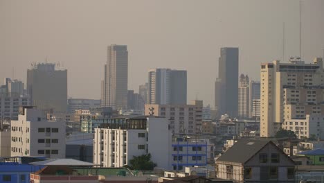 Skyline-Von-Bangkok-In-Der-Abenddämmerung-01