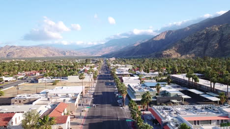 Palm-Springs-Berühmter-Strip-N-Palm-Canyon-Drive