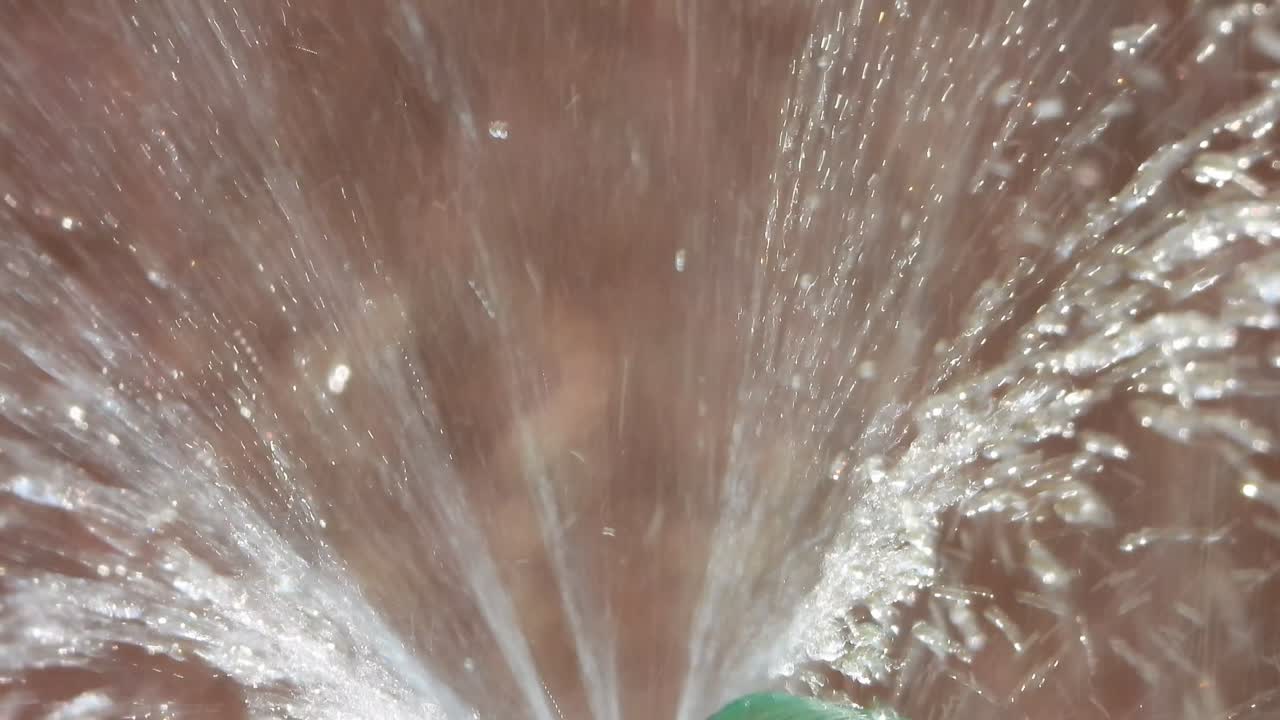 Water pipe water drops 