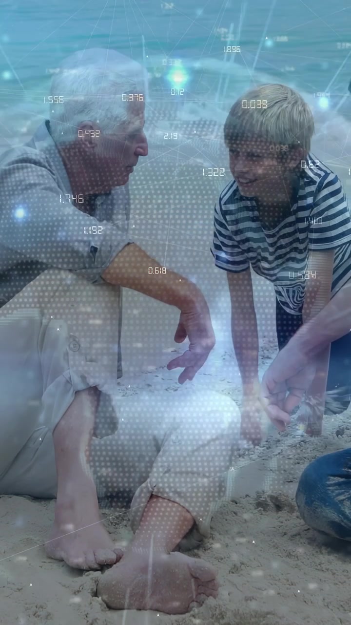 Video verticale: Anziano che guida un bambino mentre un uomo maturo modella la sabbia, con una sovrapposizione tecnologica che annota i dati.