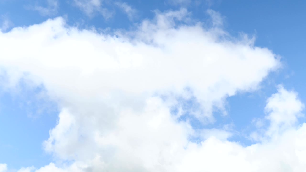 플로팅 구름, 타임 스 녹음, 휴식 없이 루프로 된 클립, 4k, 울트라 hd, uhd