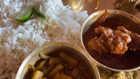 Comida-Bengalí-Thali-En-Kolkata