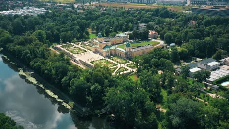 Aerial-view-of-the-royal-palace-in-Warsaw