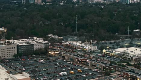 Luftaufnahme-Von-Fahrzeugen-Und-Straßen-In-Atlanta,-Georgia-–-Drohnenaufnahme