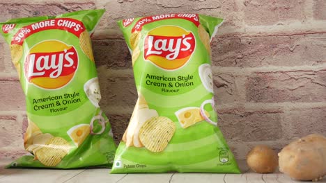 crema de leche y papas fritas de cebolla