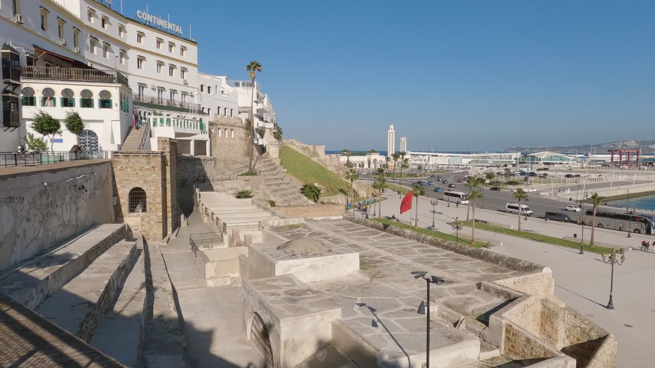 vista de la zona portuaria de tánger desde las murallas de la ciudad de tánger, fortificación del casco antiguo