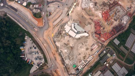 Condujo-La-Vista-De-Un-Terreno-De-Construcción-Con-Grúas-De-Sitio-En-Un-área-Urbana