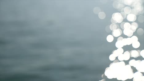 agua bokeh, luz que brilla en el mar