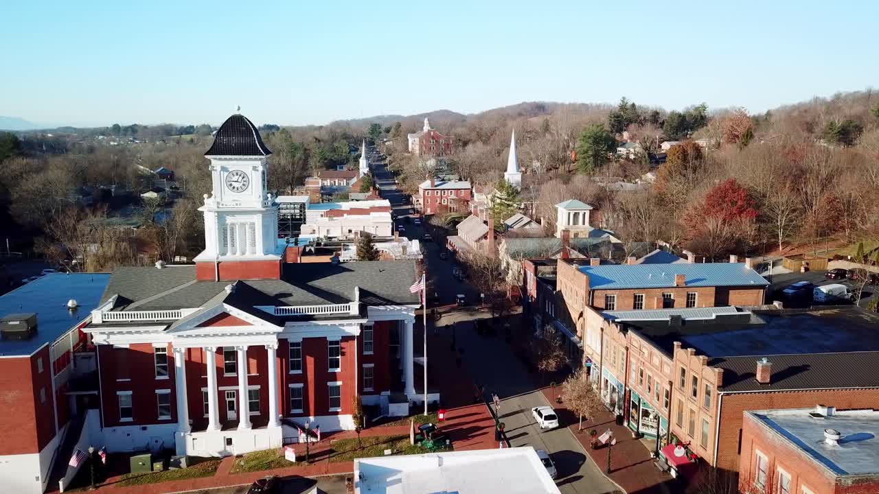 jonesborough tennessee, jonesborough tenn, jonesborough tn의 유서 깊은 워싱턴 카운티 법원 위의 공중