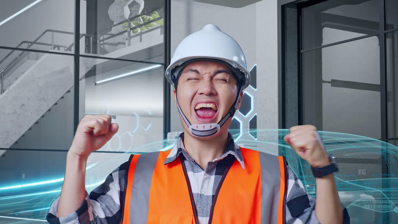 행복 한 건설 노동자 는 현대적 인 사무실 에서 성공 을 축하 하고 있다