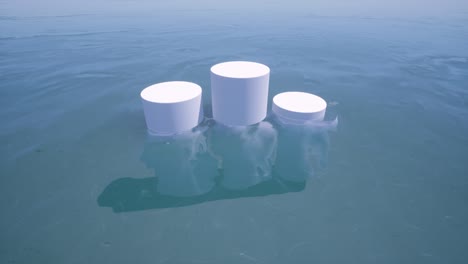escena de pódium de maqueta 3d vacío en el agua del mar imágenes de diseño minimalista elegante 4k