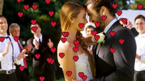 animación de corazones rojos sobre pareja caucásica recién casada