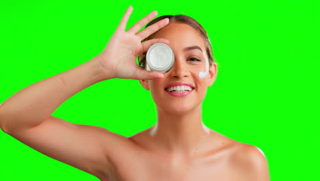 crema facial, cuidado de la piel y mujer en el estudio