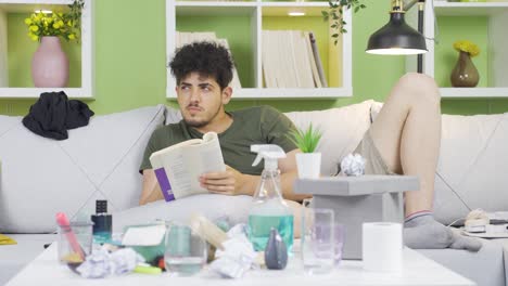 un estudiante universitario desordenado estudiando en casa.