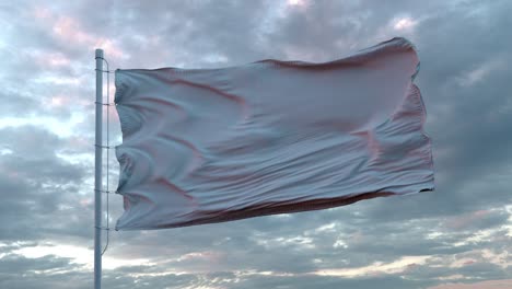 realistische weiße flagge, die im wind gegen einen tiefen dramatischen himmel winkt. 4k uhd 60 fps slowmotion