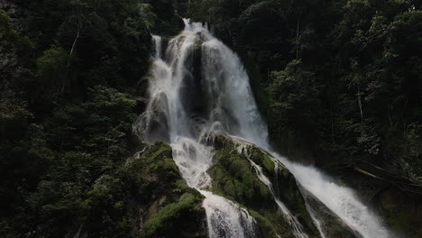 Waterfall-Flowing-On-Mossy-Cliff-In-The-Woods