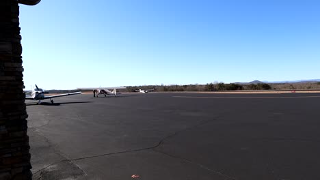 Asfalto-En-El-Aeropuerto-Del-Condado-De-Pickens-Con-Aviones-Privados