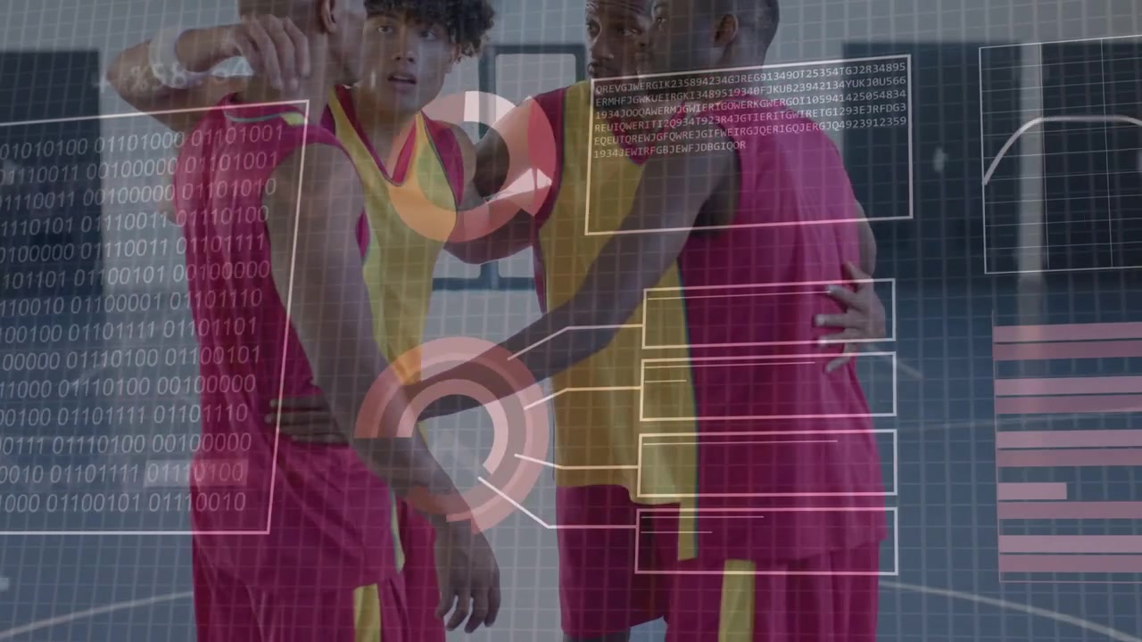 Sobreposições de dados emergindo e fazendo com que quatro jogadores masculinos se reúnam na quadra de basquete para planejar o jogo