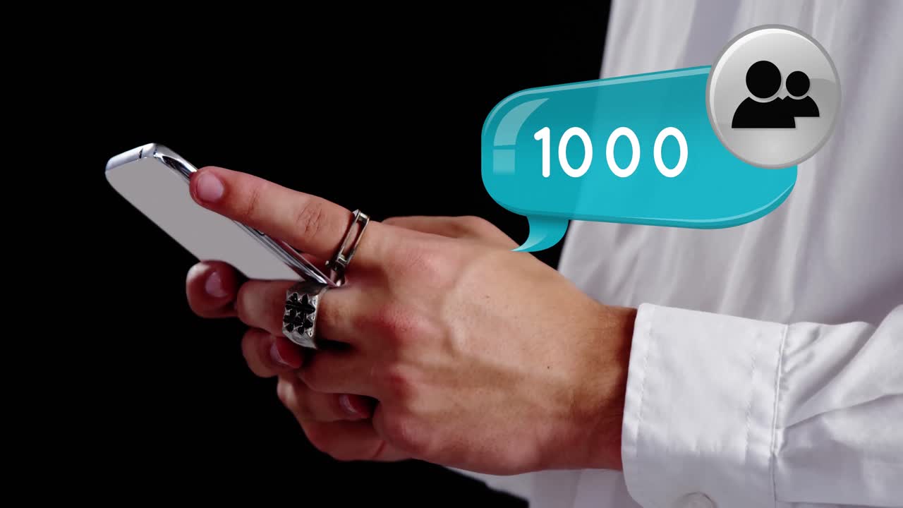 hombre enviando mensajes de texto en su teléfono buscando solicitudes de amistad 4k