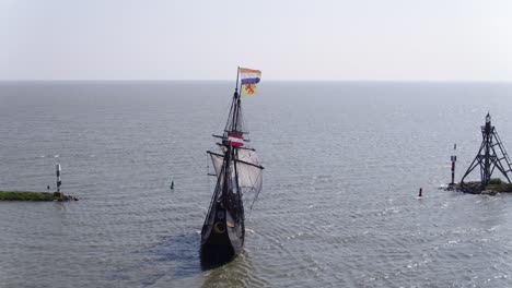 replica of a 17th-century dutch ship sailing