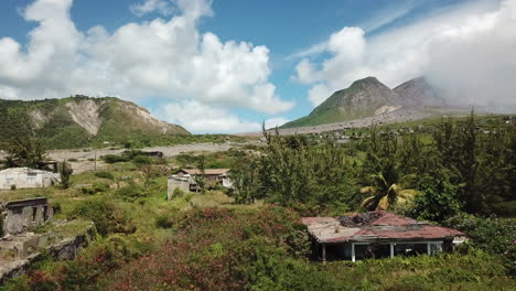 aerial de la ciudad abandonada en plymouth montserrat