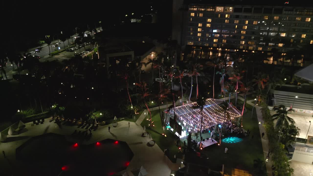 renaissance santo domingo jaragua hotel and casino en la noche durante un evento elegante