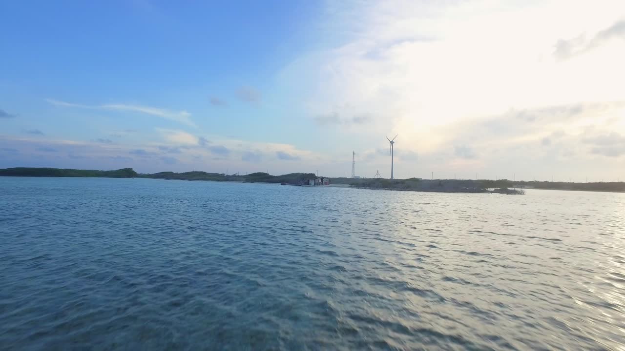 네덜란드령 안틸레스 보네르에 있는 락 베이의 석호와 맹그로브