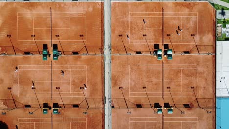 the simetry of many tennis courts